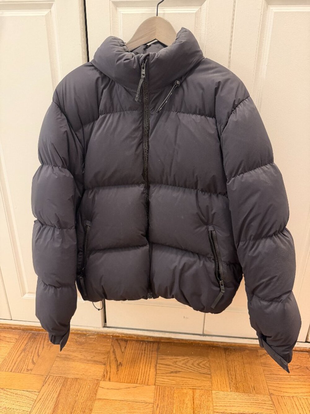 Aritiza Black TNA Superpuff Size MEDIUM
